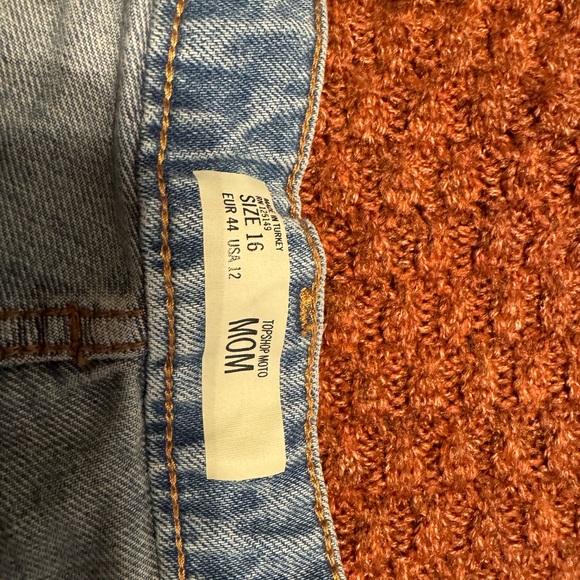 Top ship NWT high waisted mom Jean shorts - Picture 2 of 3